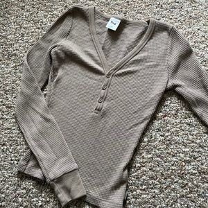 Aritzia TNA long sleeve thermal